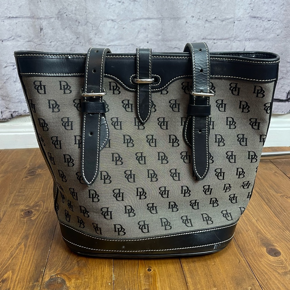 Dooney & Bourke Classic Vintage Retro Cabriolet Bucket Bag canvas and leather